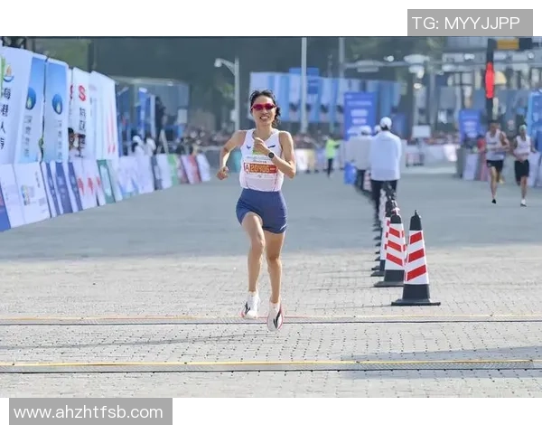 知情人驳斥谣言“最快女护士”50天跑5场马拉松：8月底到现在参加了5场，使用的都是休息时间，她和搭档轮番值周末班